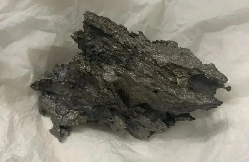 الجمارك الروسية تضبط مواطنا أجنبيا يحاول تهريب قطعة من نيزك إلى دبي