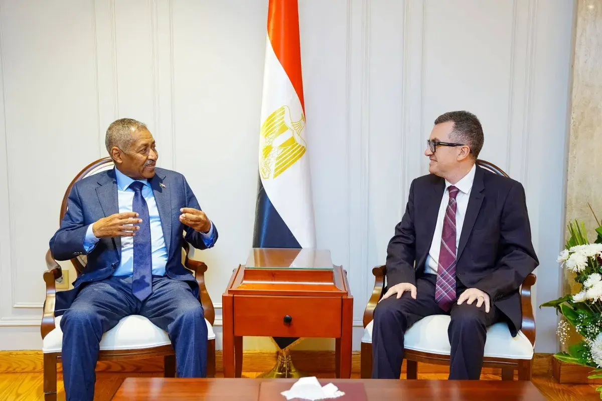 مصر تبحث آليات دعم إعادة إعمار السودان