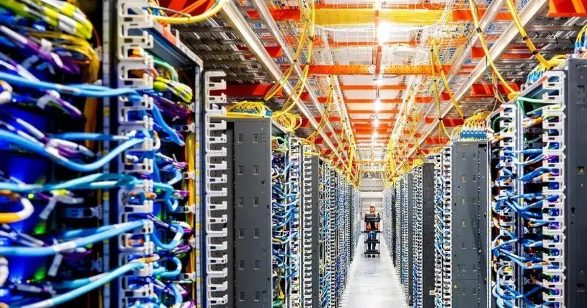 كيف نتأثر من هجوم إيران على مراكز البيانات وهل بياناتنا المالية مهددة؟