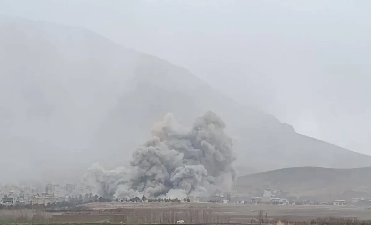 إسرائيل تستهدف مخازن الصواريخ... وإيران تحذر من العمليات البرية