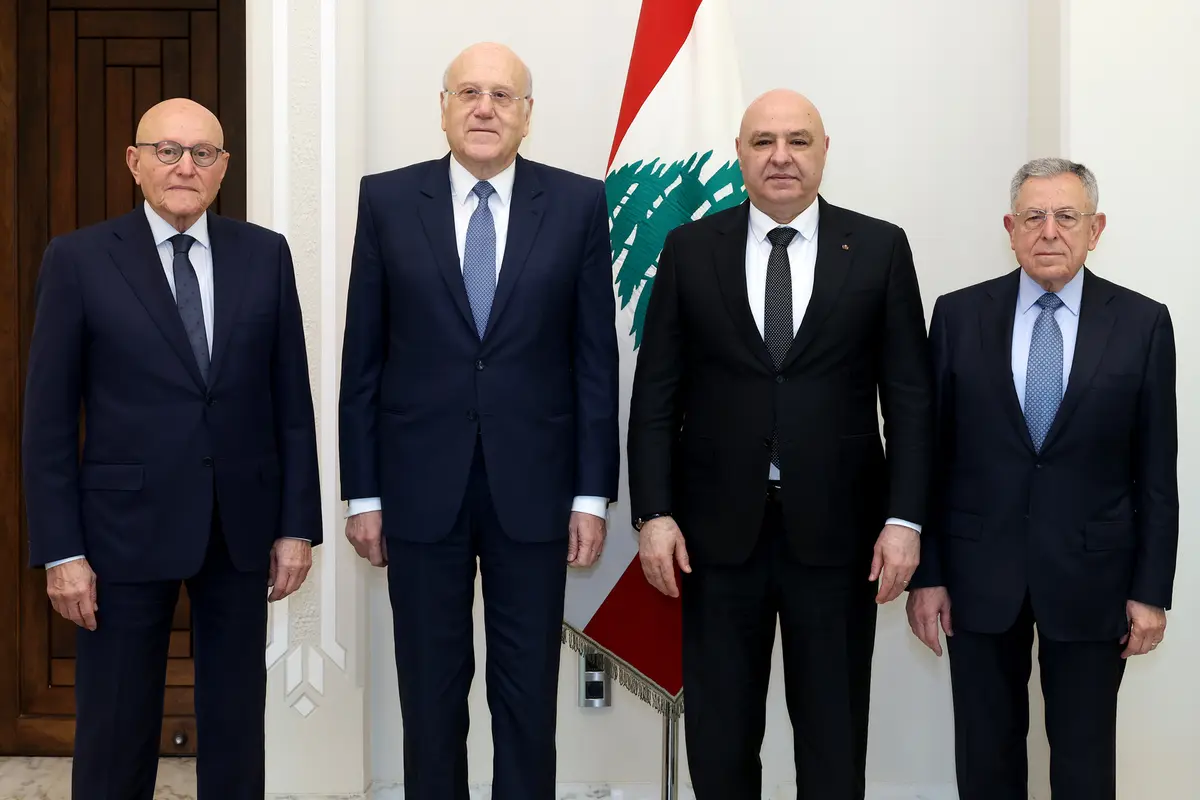 لبنان.. رؤساء الحكومات السابقون يعلنون تأييدهم الكامل لمواقف عون وسلام