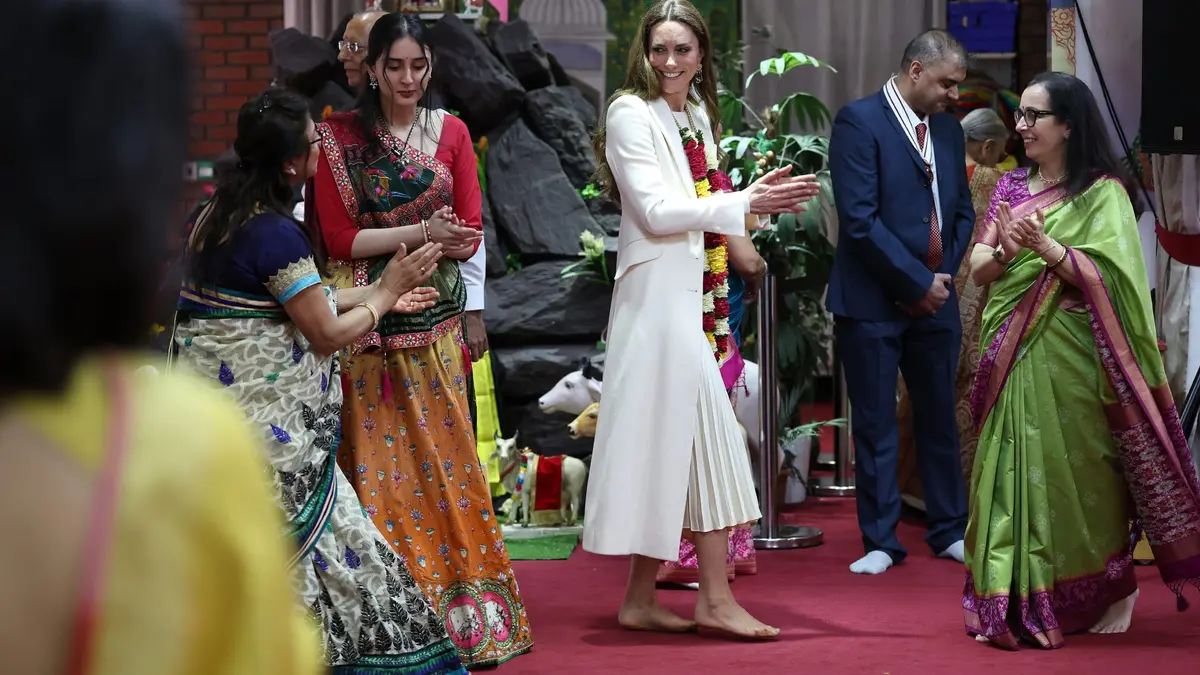 كيت ميدلتون "ترقص حافية القدمين" في مهرجان هندي ببريطانيا