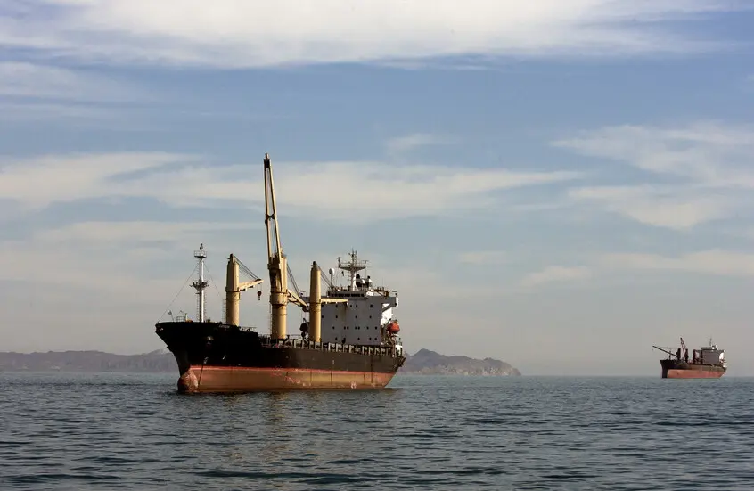 باريس: 60 سفينة فرنسية عالقة في الخليج العربي والبحر الأحمر وسط التصعيد العسكري