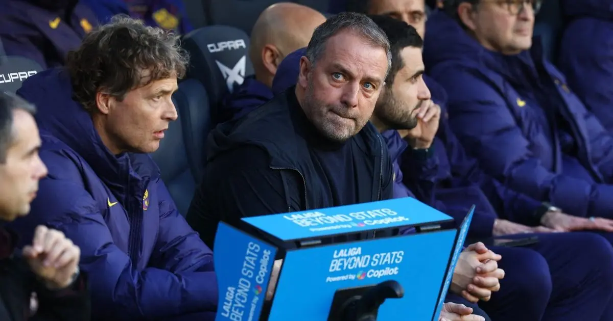 فليك يدافع عن الطاقم الطبي: أنا المسؤول عن إصابات برشلونة