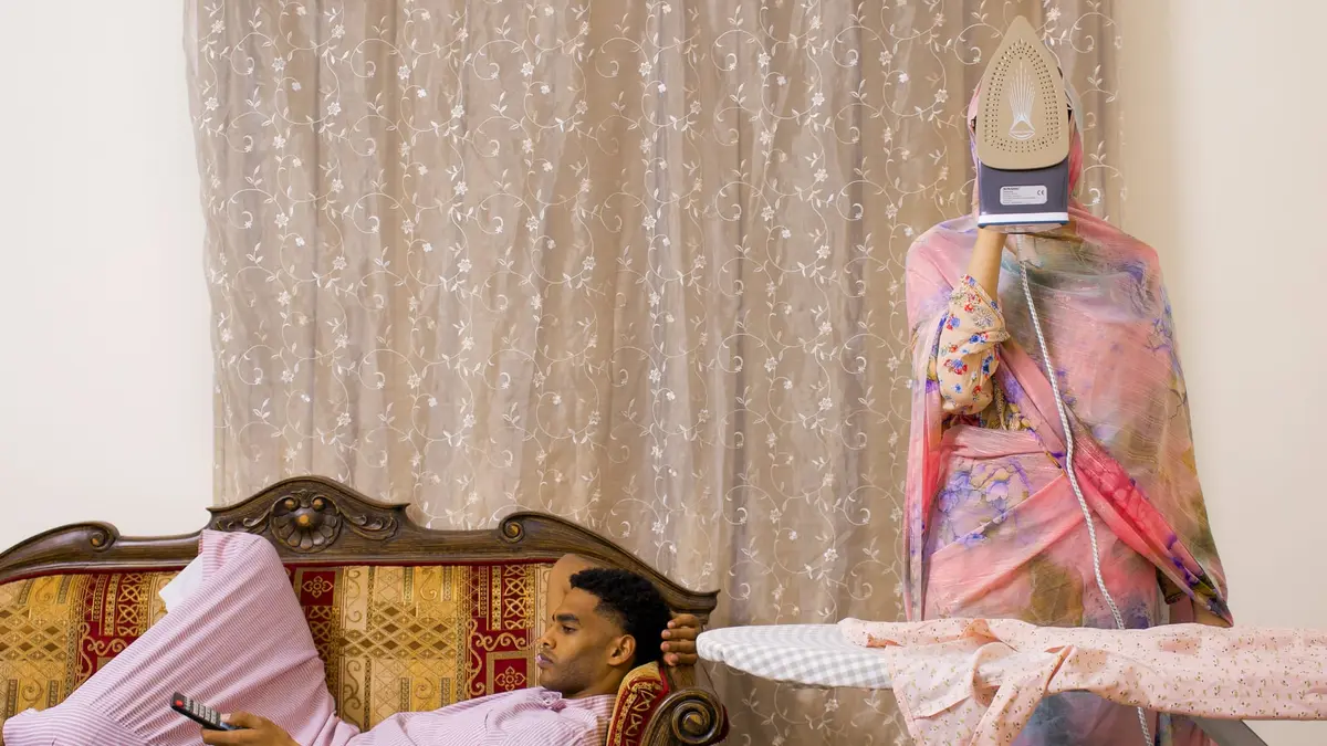 نساء بوجوه مخفية..صور تُظهر ضغوط المجتمع التي تلاحق المرأة