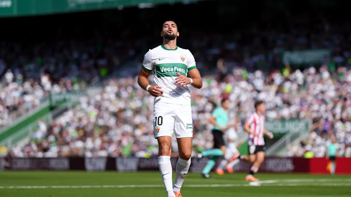 بعد أيام من واقعة العنصرية ضد نجم المغرب.. القضاء الإسباني يلاحق رافا مير بعقوبة قاسية