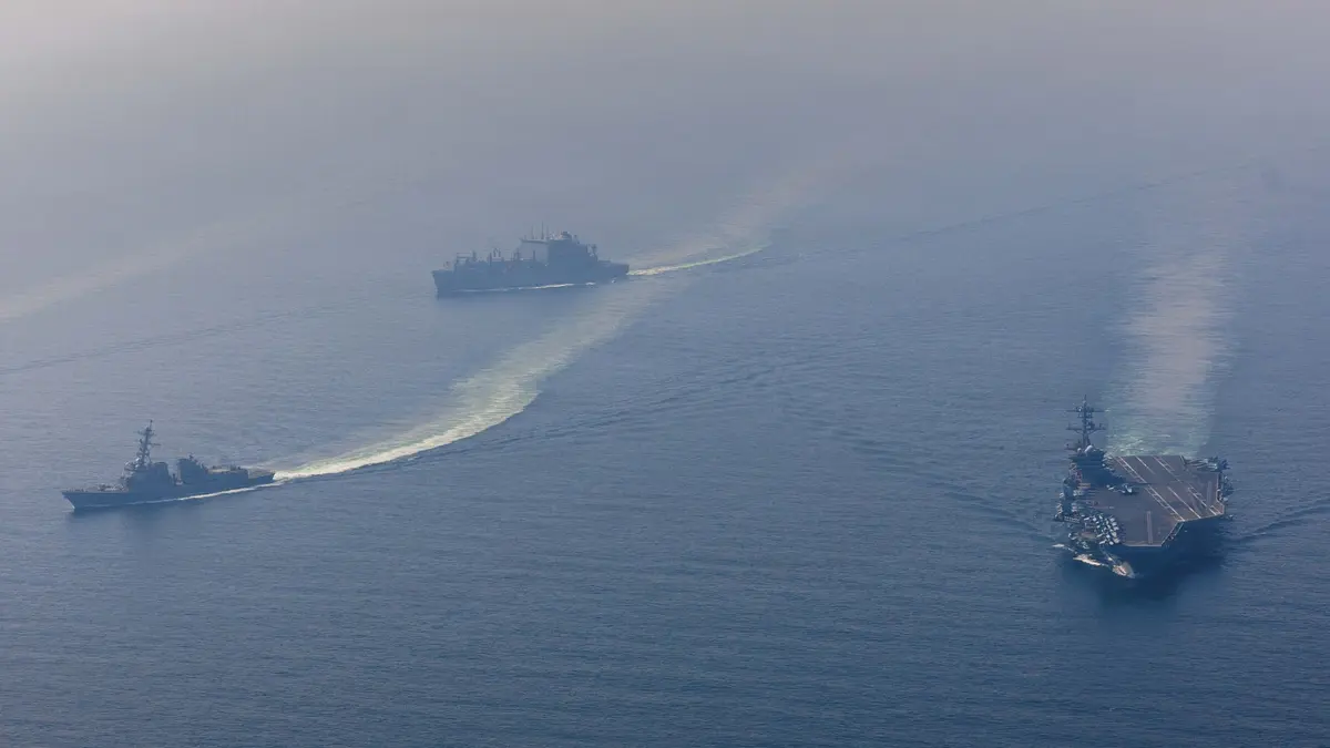 "احتراق مدمرة أمريكية جراء هجوم إيراني".. ما حقيقة الادعاء؟