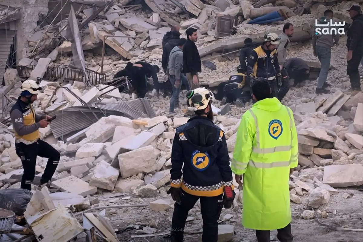 وزير الطوارئ: فرق تقنية متخصصة وآليات ثقيلة تعمل في موقع انهيار بناء سكني في حلب
