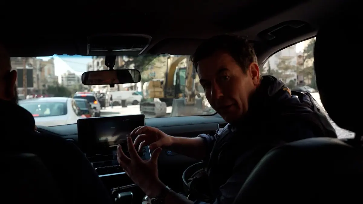 شاهد رد فعل فريق CNN في جنوب بيروت بعد التحذير من غارة إسرائيلية وشيكة