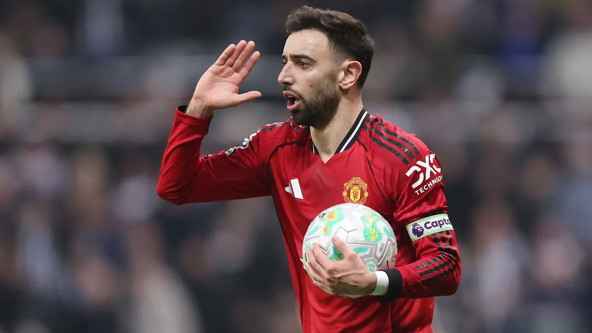 إغراءات بالملايين.. مانشستر يونايتد يتحرك لإنقاذ برونو فرنانديز من الدوري السعودي