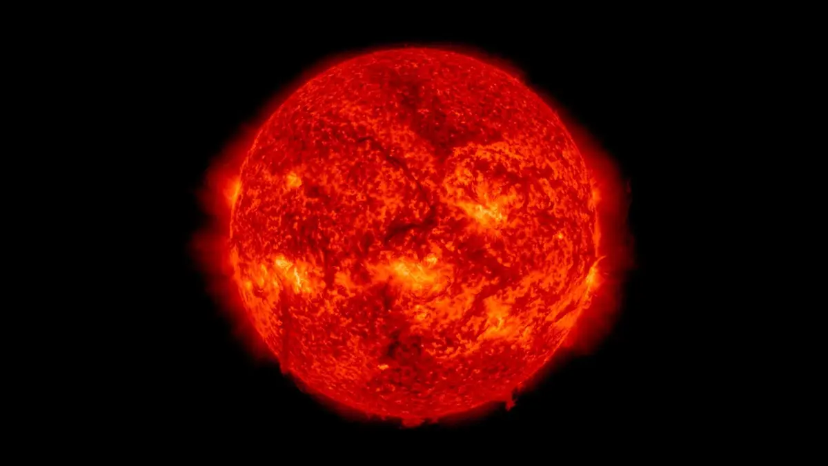 فلكي روسي يكشف موعد توقف العواصف الشمسية تماما