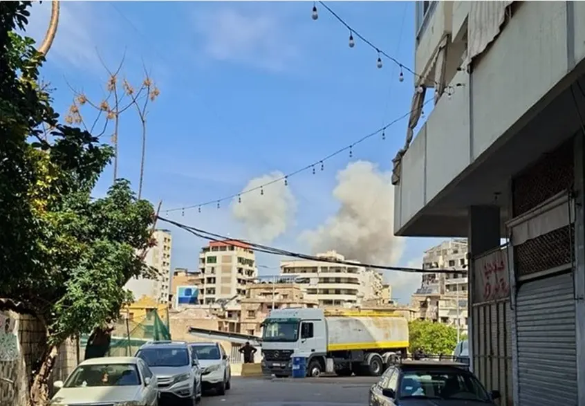 مقتل 5 وجرح 7 في غارة إسرائيلية استهدفت مدينة صيدا في جنوب لبنان (فيديو)