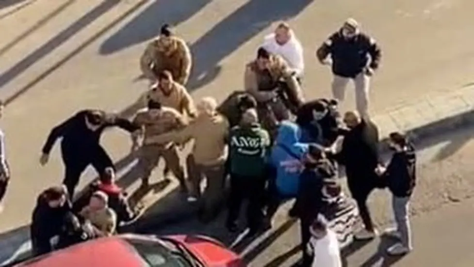 توتر في مراكز الإيواء اللبنانية.. إشكالات بين نازحين والجيش يتخللها إطلاق نار (فيديو)