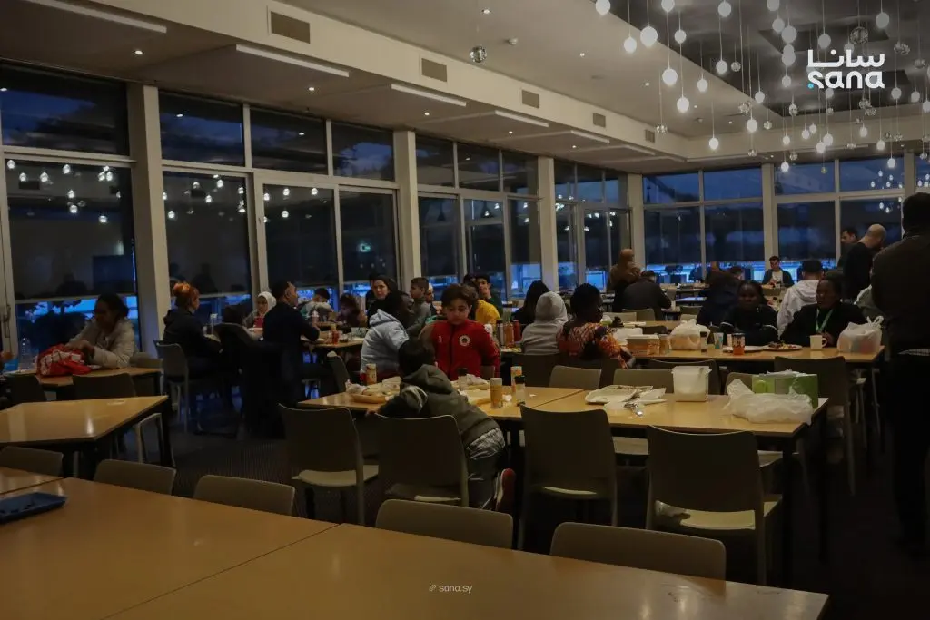 "مائدة رحمة في أرض الغربة"… مبادرة سورية لتوزيع وجبات إفطار في مراكز اللجوء بهولندا