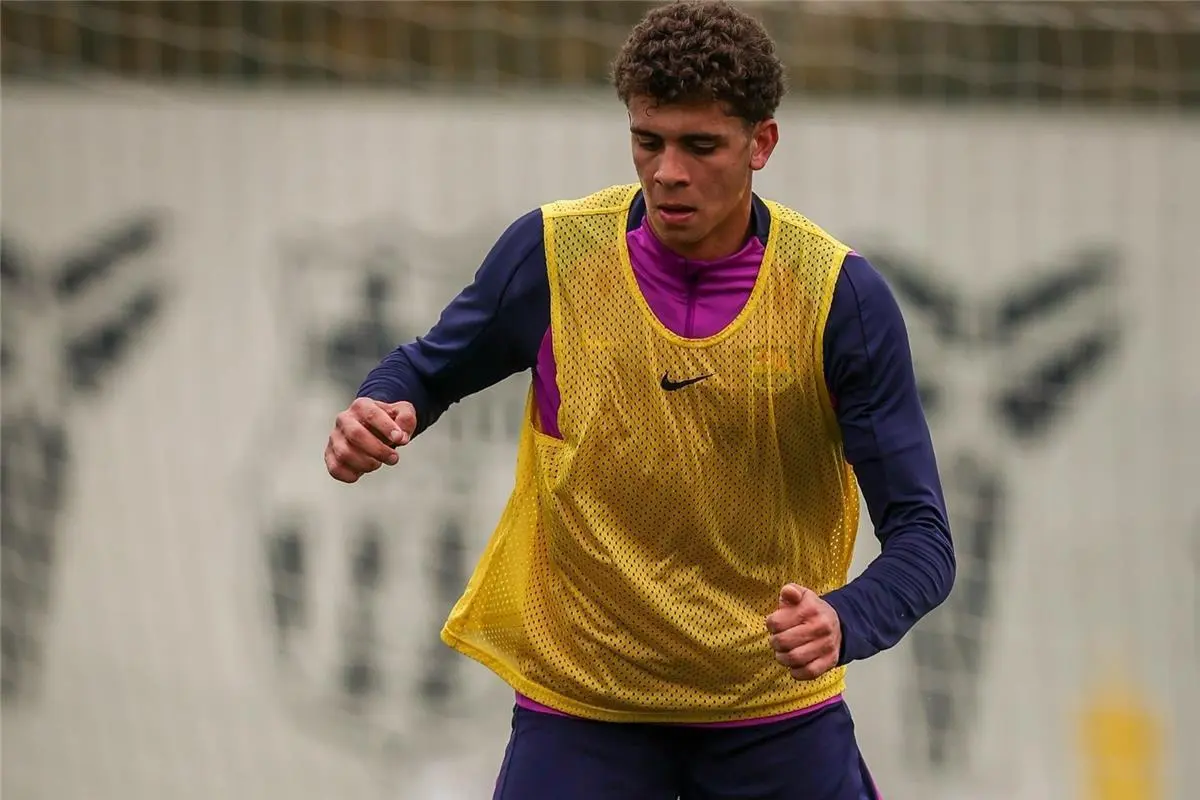 تطور جديد بشأن موقف حمزة عبد الكريم من المشاركة مع برشلونة أتلتيك