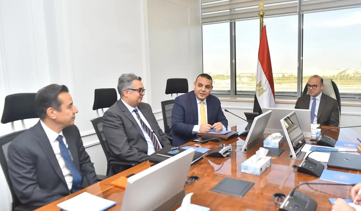 وزير الاستثمار يبحث مع رئيس التمثيل التجاري آليات تعزيز جذب الاستثمارات وفتح أسواق جديدة للصادرات