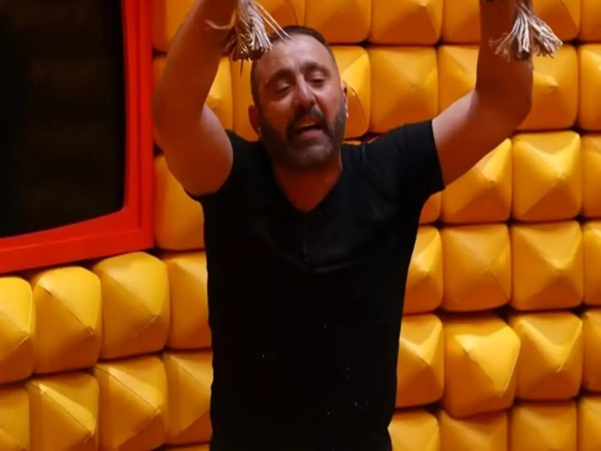 أحمد السقا ينفعل على رامز جلال بسبب مها الصغير: هرتكب جناية