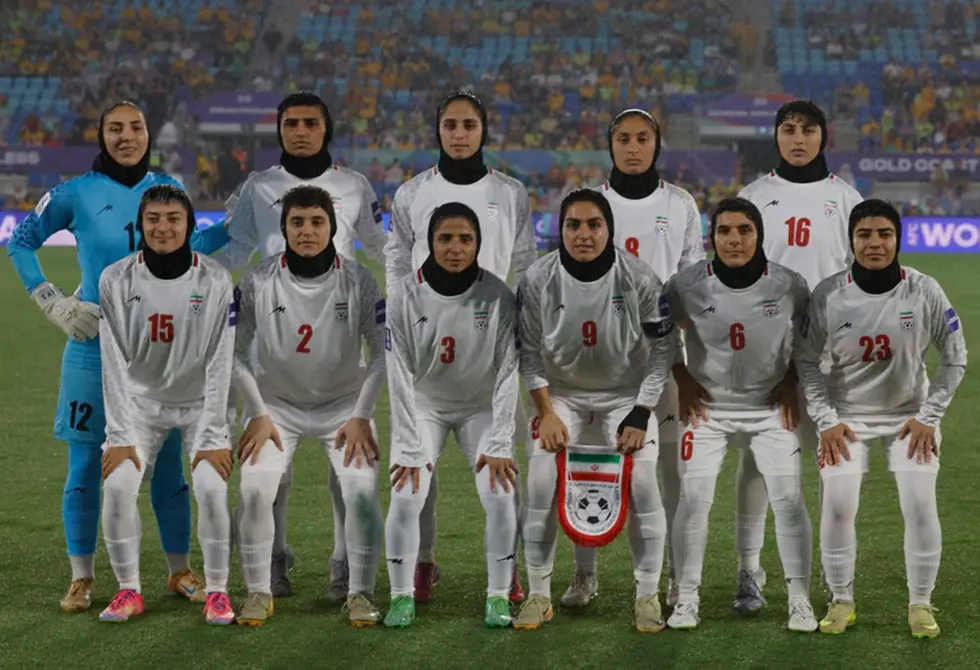 "خائنات في زمن الحرب".. مذيع إيراني يهاجم لاعبات المنتخب بسبب سلوكهن في كأس آسيا