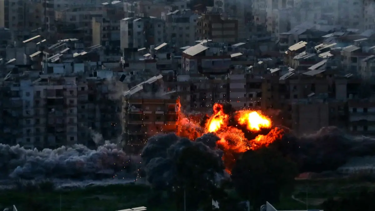 الجيش الإسرائيلي يعلن استهدافه "مركز قيادة" إيراني في لبنان