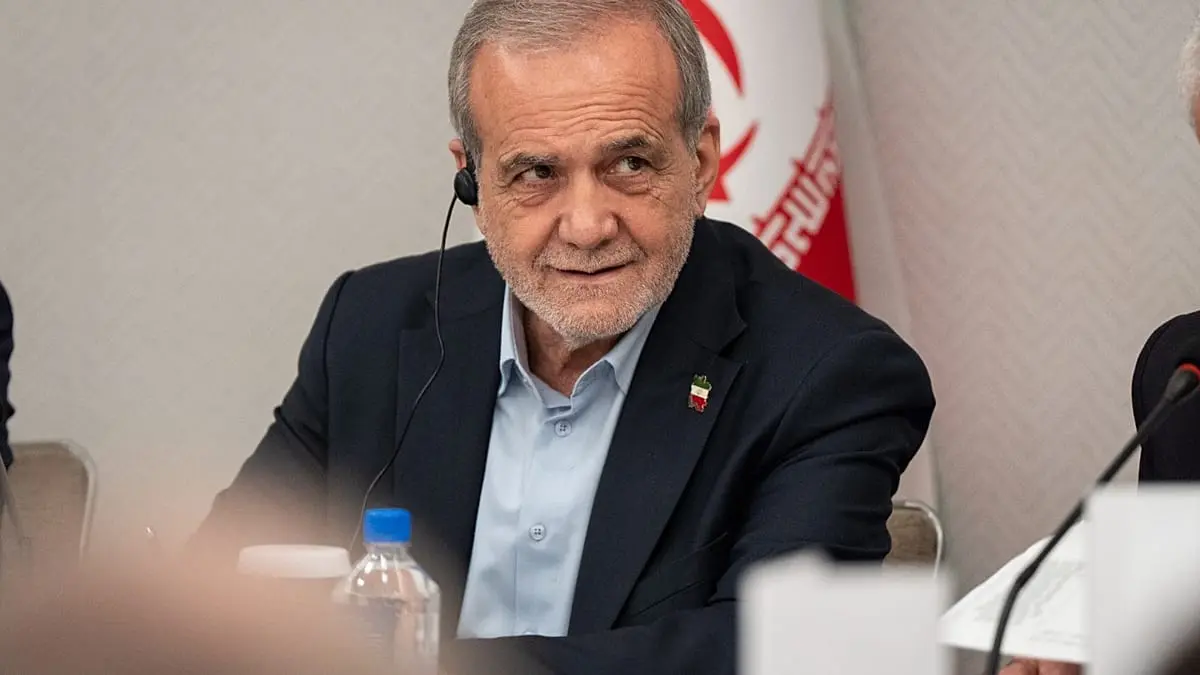 بزشكيان يتحدث عن وساطة دولية لإنهاء الحرب ويؤكد استعداد إيران للدفاع عن سيادتها