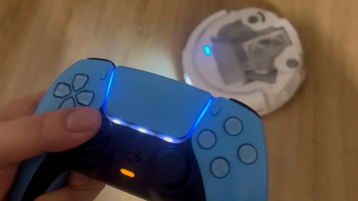 كيف تمكن شاب من السيطرة بالصدفة على 7000 مكنسة روبوتية حول العالم؟