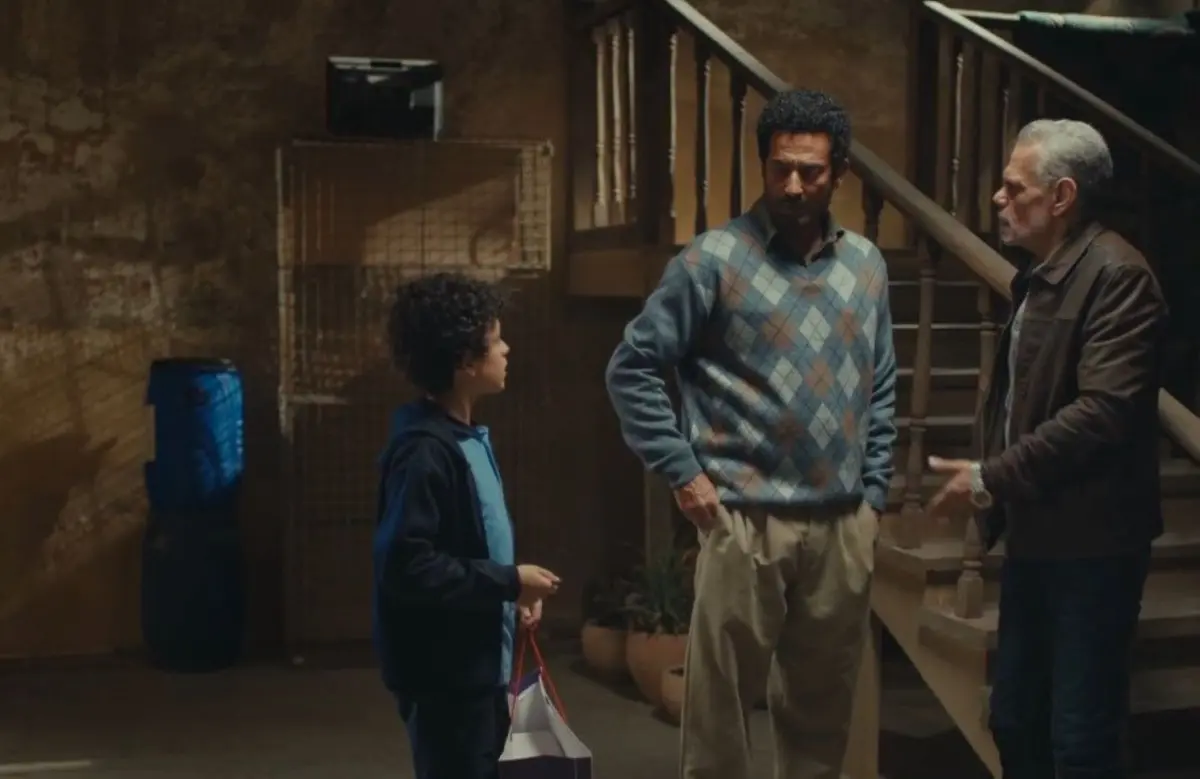 مسلسل إفراج الحلقة 17.. عمرو سعد يقترب من الحقيقة والخطر يهدد ابنه