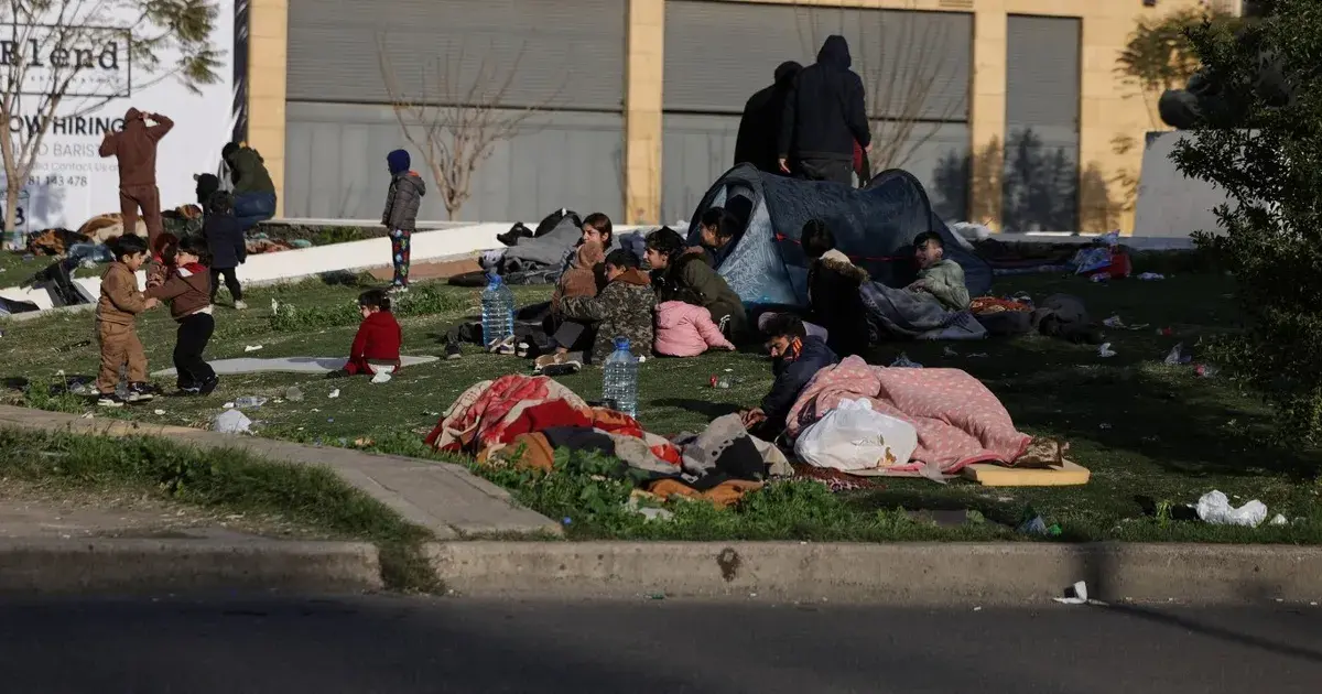 اللبنانيون بين الخوف من القصف وقلق نفاد مستلزمات الحياة