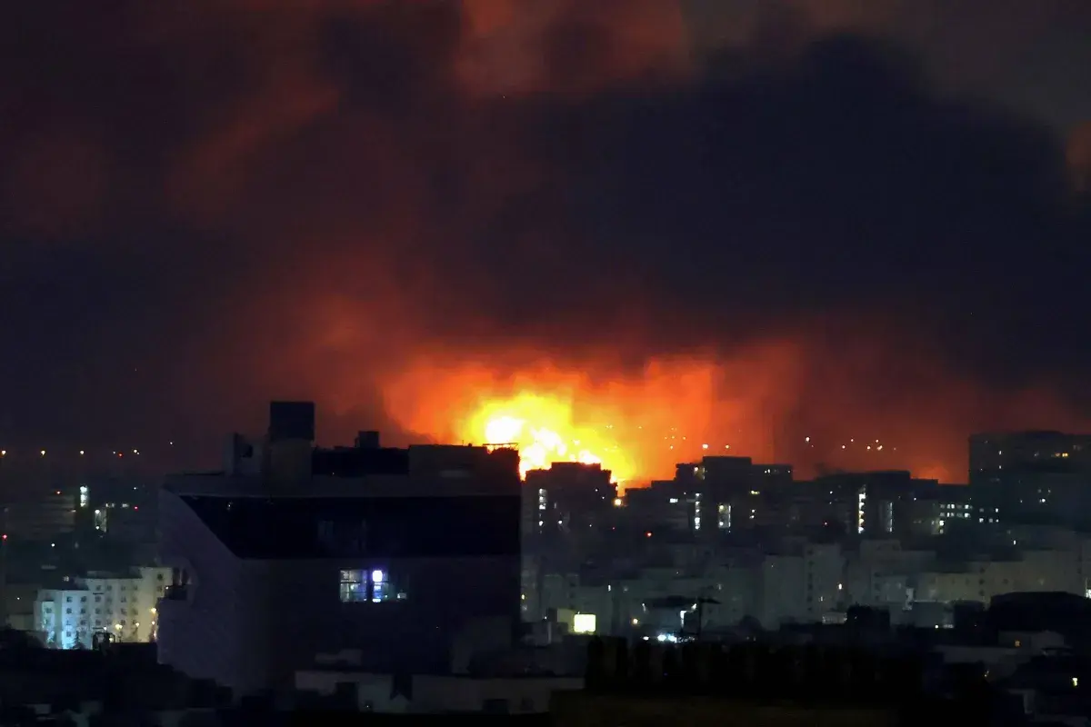 بمشاركة 80 مقاتلة... إسرائيل تعلن قصف مواقع في طهران ووسط إيران