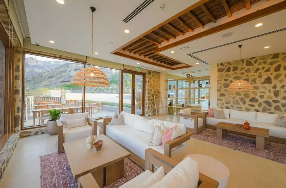 مجموعة الشارقة تحتفي باليوم العالمي للمرأة عبر عروض إقامات