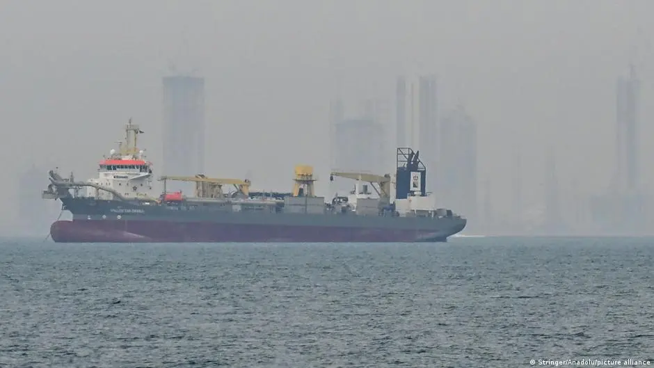 حرب إيران تشعل أسعار تأمين السفن في مضيق هرمز