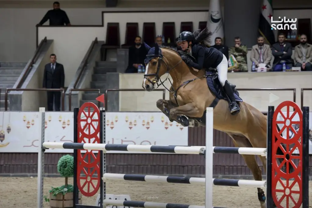وسط أجواء حماسية عالية.. انطلاق الجولة الثانية لبطولة دمشق الدولية لفروسية القفز على الحواجز