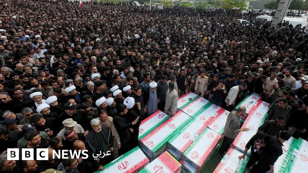 صور للأقمار الصناعية تكشف عن تعرض مدرسة إيرانية وقاعدة عسكرية مجاورة لهجمات متعددة - BBC News عربي