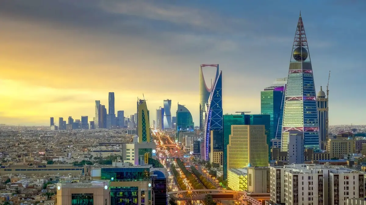 "بلومبرغ": مسؤولون أوروبيون يكشفون أن السعودية تكثف اتصالاتها المباشرة مع إيران لاحتواء الحرب