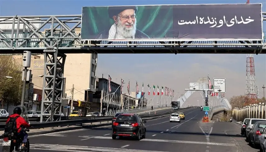 حلول يطوقها النظام.. كيف يتواصل الإيرانيون مع انقطاع الإنترنت؟ - موقع 24