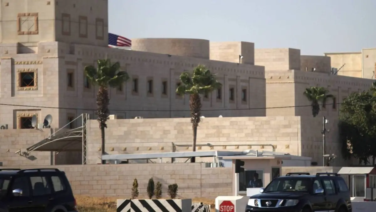 السفارة الأمريكية في عمان تعلن إلغاء مواعيد التأشيرات حتى إشعار آخر