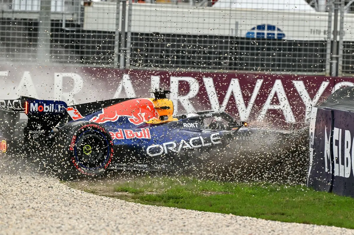 Max Verstappen crashes into barriers in Australian GP qualifying causing red flag