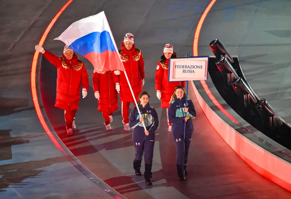 الوفد الروسي يسير تحت رايته الوطنية في افتتاح بارالمبياد 2026