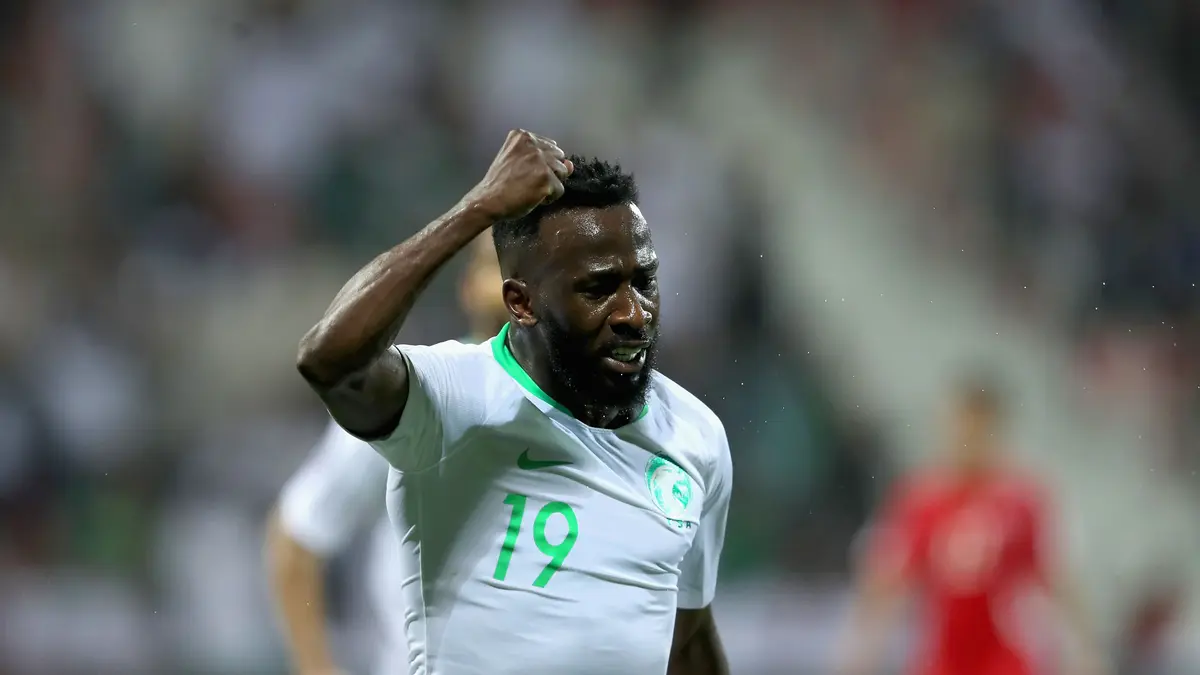 فيديو: بعد غياب 4 سنوات.. جمهور الأهلي يعيد فهد المولد إلى ديربي جدة