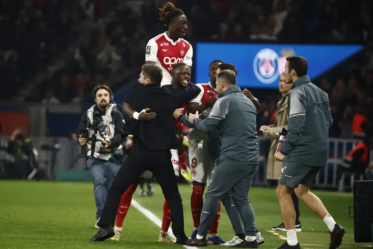 الدوري الفرنسي: موناكو يصعق سان جيرمان ويبعث بهدية لـ«لانس»