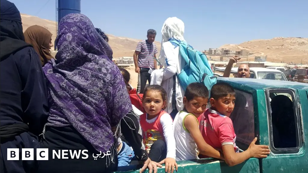 آلاف اللاجئين السوريين في لبنان يعودون خشية تصاعد المواجهات بين إسرائيل وحزب الله - BBC News عربي