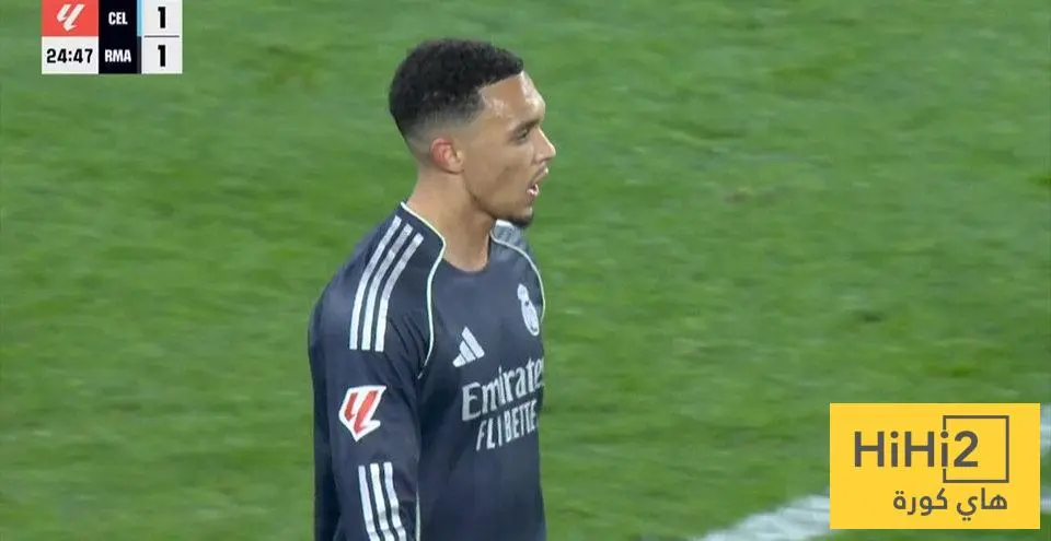 دفاع أرنولد تحت النار بعد أدائه أمام سيلتا فيغو