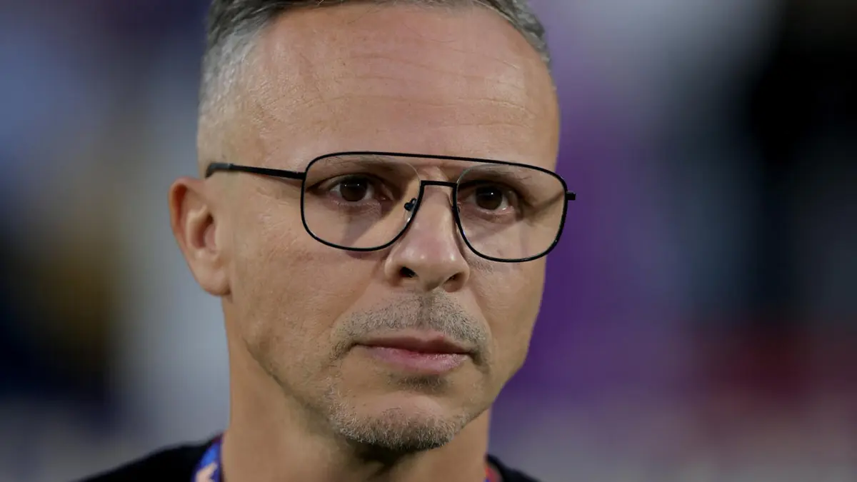 من هو محمد وهبي مدرب المنتخب المغربي الجديد وبماذا يتميز أسلوبه في اللعب؟