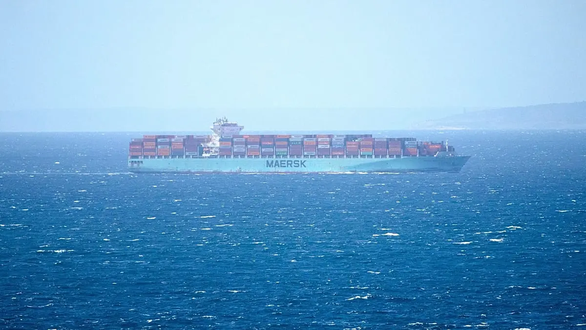 ميرسك وهاباغ لوود تعلقان خدمات بالخليج.. وشلل بهرمز يعمق أزمة سلاسل الإمداد