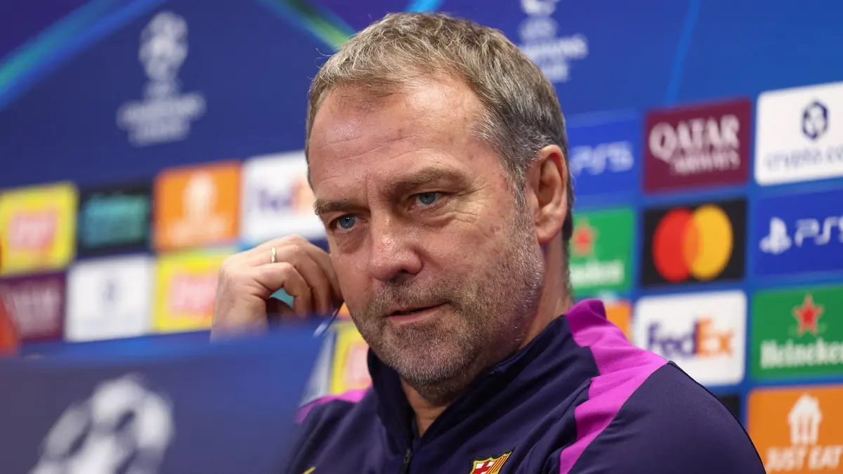 اتهامات متبادلة.. إصابات برشلونة تغضب فليك وغرفة الملابس تكشف المستور