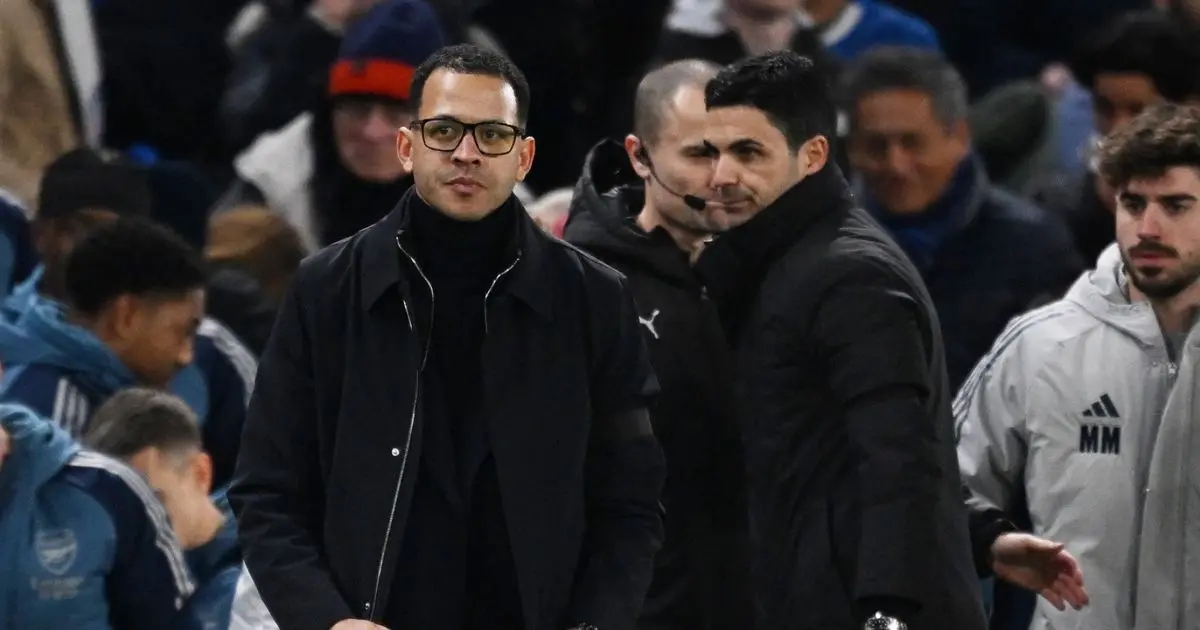 مدرب تشيلسي يرفض إدانة أسلوب لعب أرسنال بعد انتقادات عنيفة