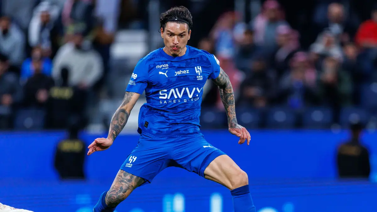 بطل العالم ينقذ نونيز من جحيم الهلال