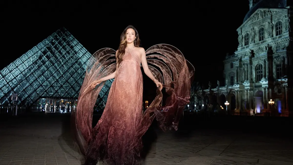 بطلة تزلّج تتحوّل إلى "آلهة يونانيّة" في متحف اللوفر بباريس