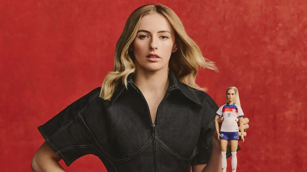 من ملاعب كرة القدم إلى عالم "باربي".. دمية بملامح كلوي كيلي