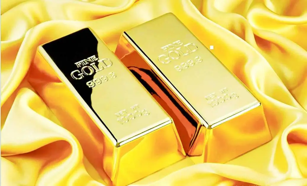 الذهب ينهي أسبوعاً متقلباً بالتراجع 2% والفضة تخسر 10%