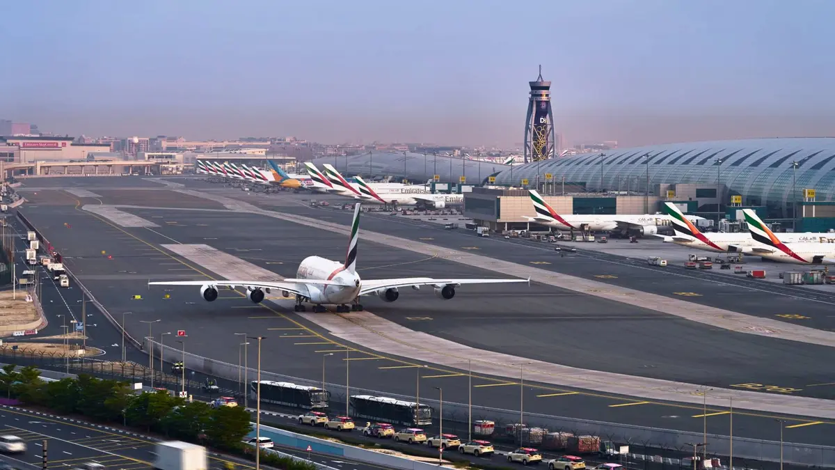 شلل مؤقت في مطار دبي الدولي.. تعليق الرحلات بعد اعتراض "جسم معادي" في سماء الإمارة